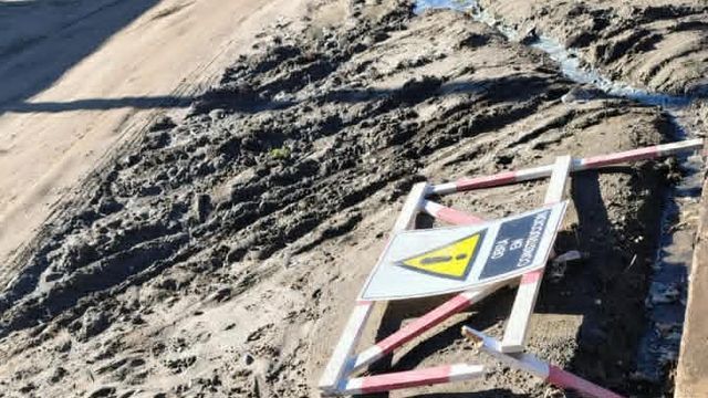 "Obra cloacal paralizada, desbordes y vecinos afectados en barrio Gaudí"