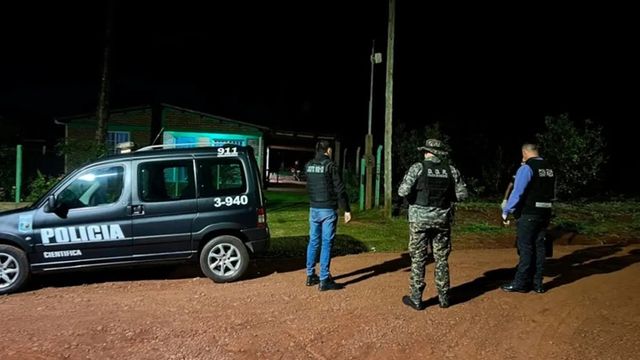 Homicidio en Colonia Alberdi: la víctima habría recibido un disparo en el rostro.