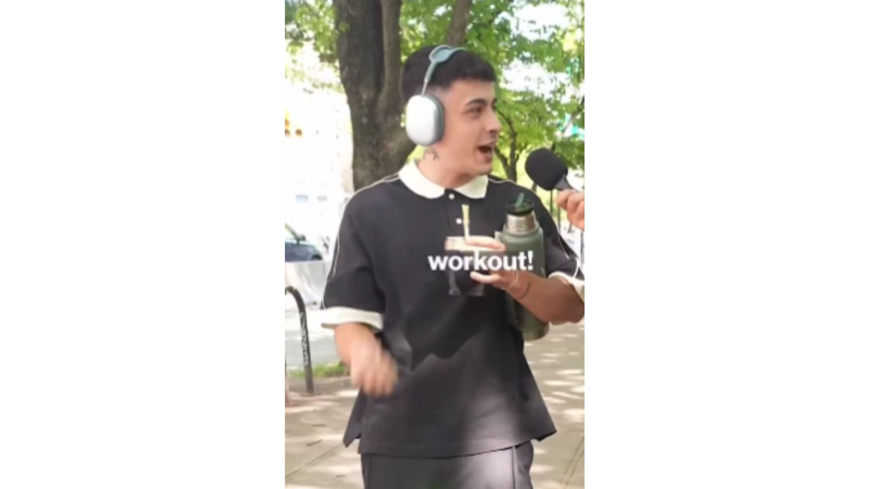 La manera de tomar mate generó polémica en las redes.
