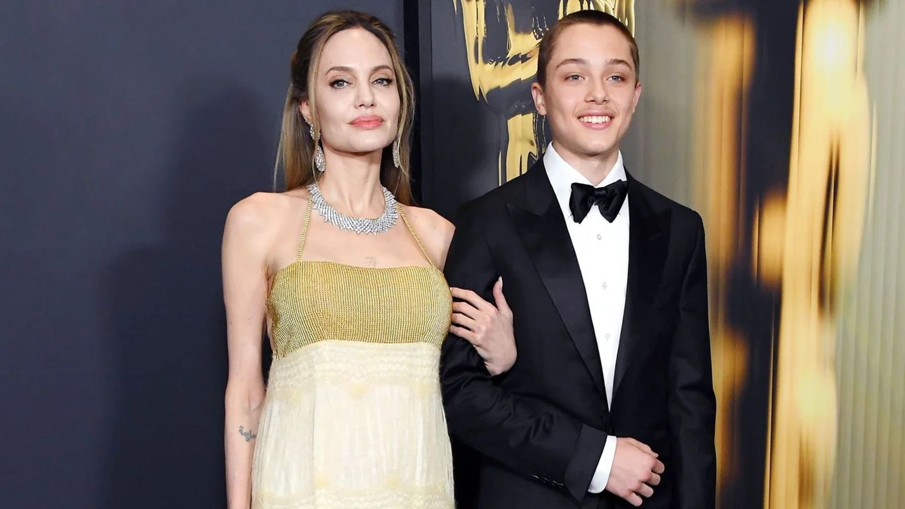 Knox junto a su madre, Angelina Jolie.