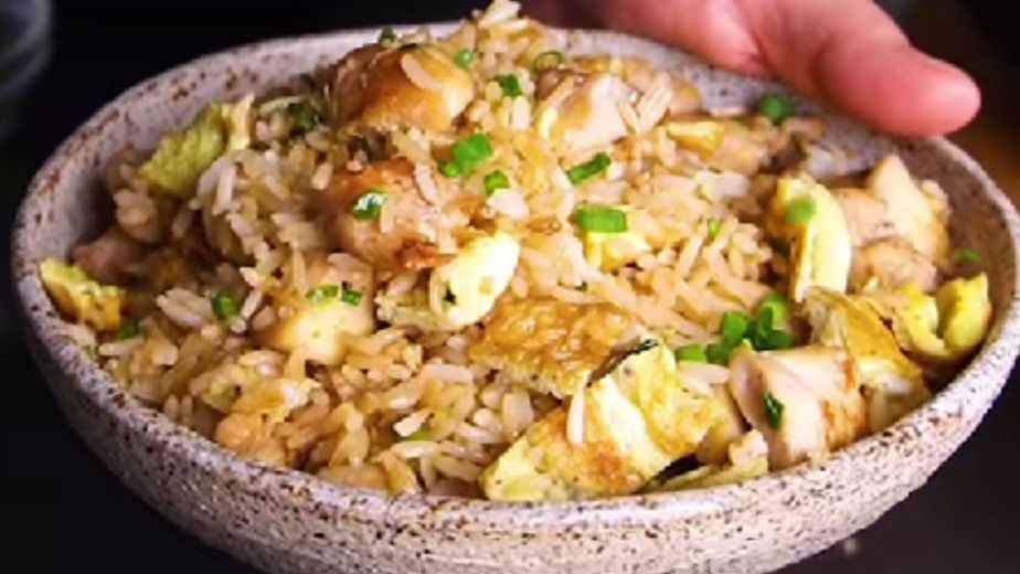 Cómo hacer arroz chaufa: la receta peruana para resolver el almuerzo o la cena con las sobras del día anterior