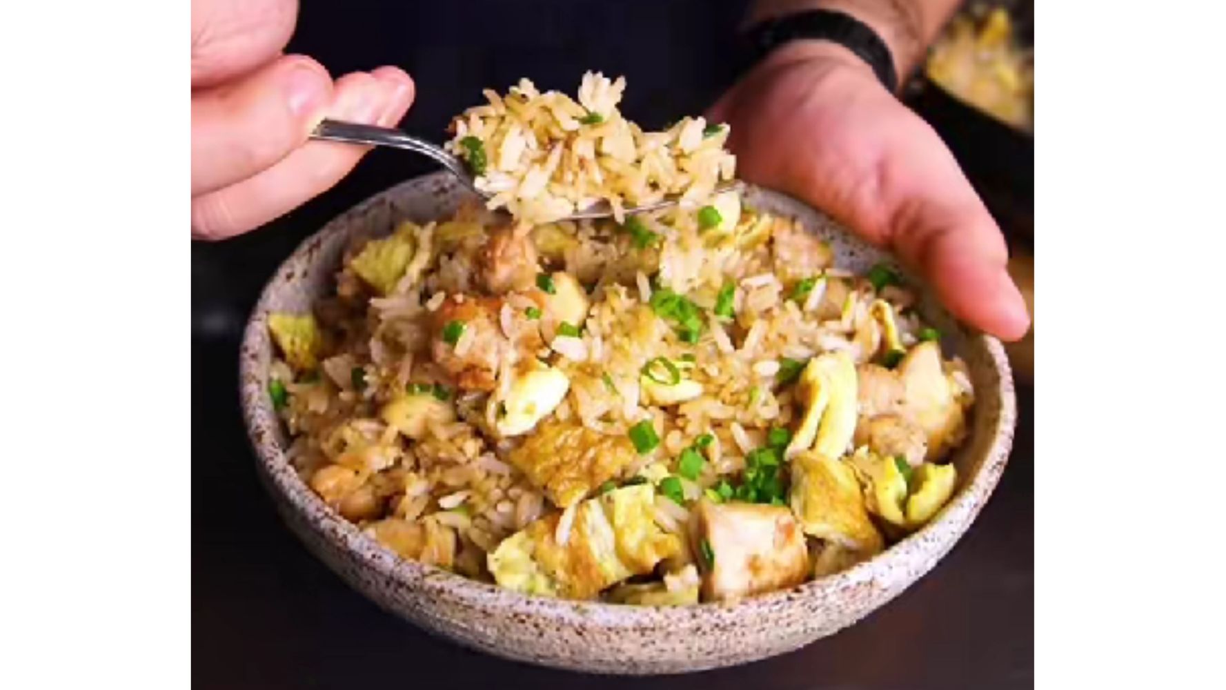 Así queda el arroz chaufa con pollo.