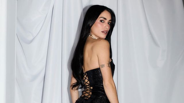 Sombrero, joyas y brillos: el extravagante look de Lali Espósito que revolucionó los Premios Gardel