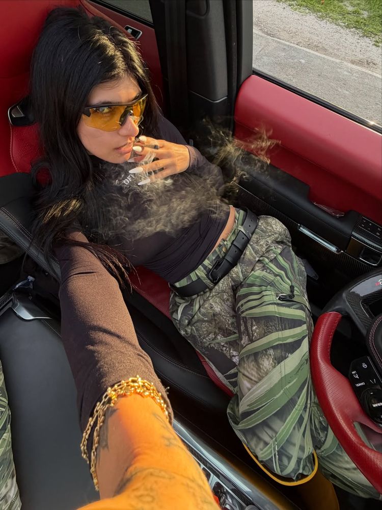 Mia Khalifa apostó por un look camuflado burló los flashes y arrasó con la prenda más audaz de la temporada