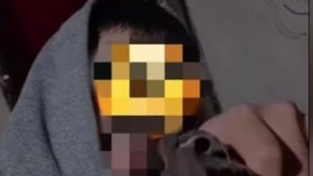 Según la denuncia, el acusado habría amenazado a las víctimas y se habría exhibido armado.