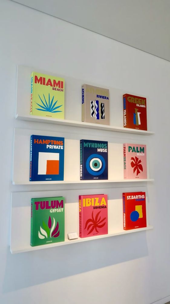 Este estilo de libros que eligió Juliana Awada son furor como objeto decorativo.