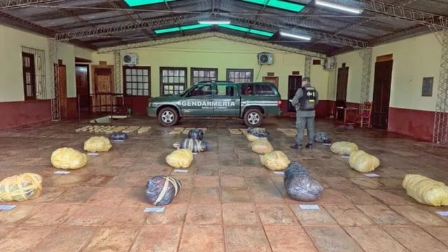 Gendarmería secuestró casi 190 kilos de marihuana ocultos en una zona de monte en Eldorado.
