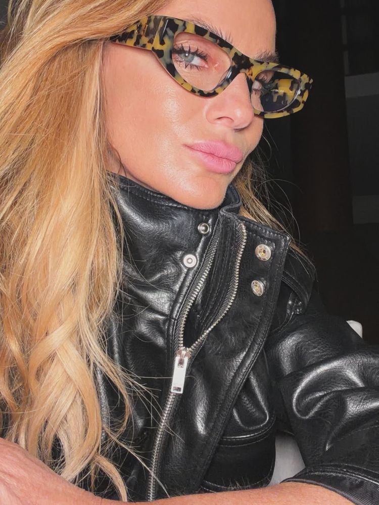Sabrina Rojas sorprendió con el accesorio del momento y un look muy llamativo