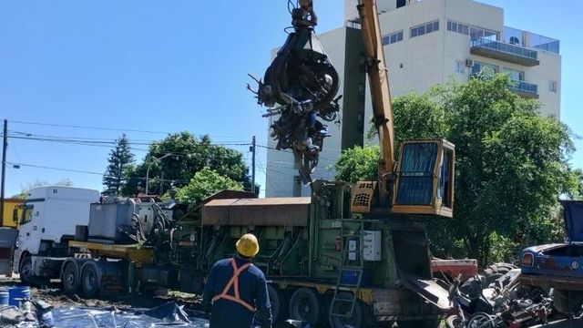 La medida busca liberar espacios, reducir contaminación y evitar riesgos para la salud y el ambiente.