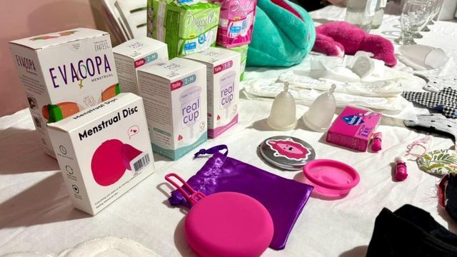 Durante la actividad se entregaron kits de higiene a las participantes.