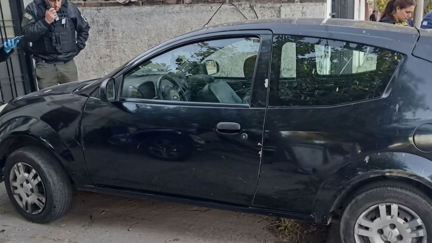 Agostina Vega. El detenido fue grabado cargando bolsas de consorcio.