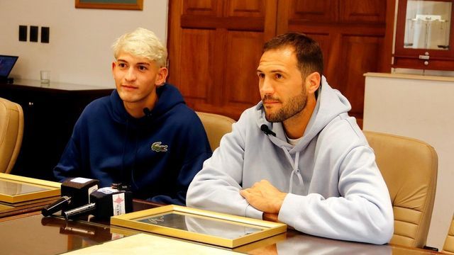 Villa Carlos Paz distinguió a Franco Vázquez y Agustín Falcón por el título con Belgrano.