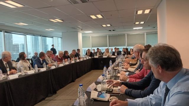 Funcionarios y técnicos compartieron diagnósticos sobre agua potable, riego, industrias y eventos climáticos extremos.