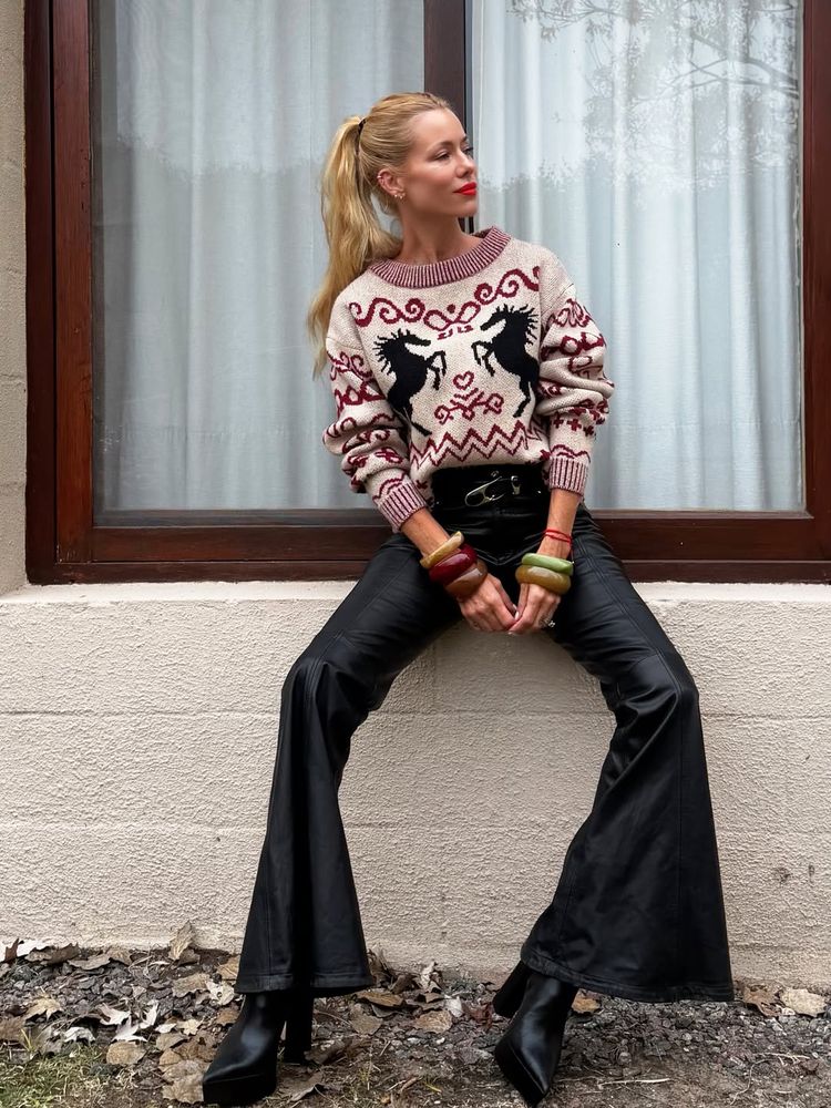 Nicole Neumann marcó tendencia con el pantalón oxford de la temporada de cuero negro