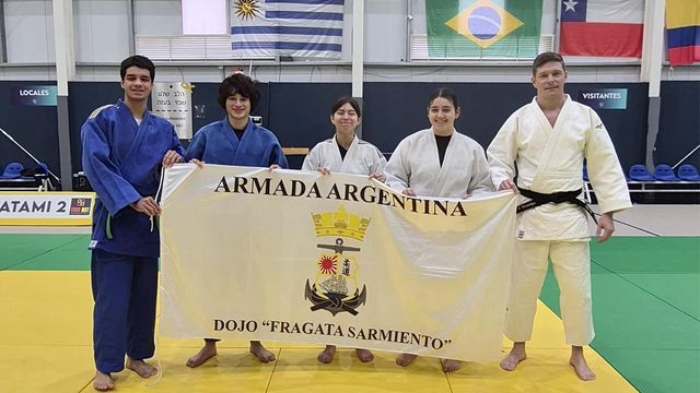 Destacada actuación del Dojo Fragata Sarmiento en torneo internacional. 