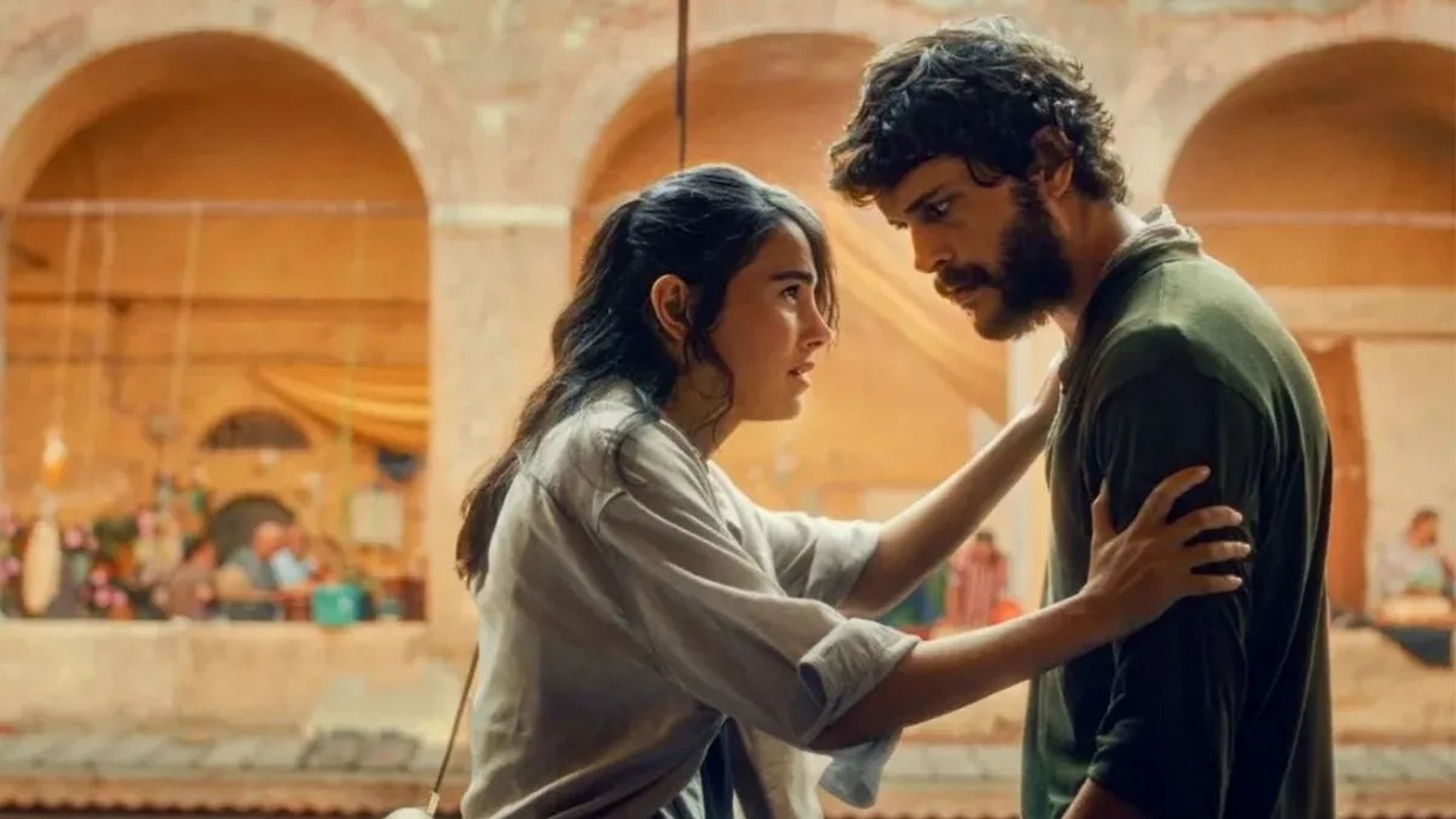 La película está protagonizada por Funda Eryiğit, Alperen Duymaz y Mehmet Günsür.