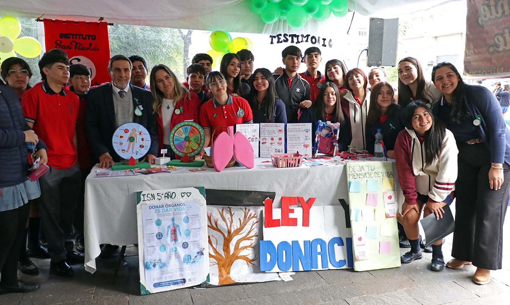 La campaña incluyó stands informativos, espacios científicos y testimonios de pacientes y personas donantes que compartieron sus experiencias con la comunidad.
