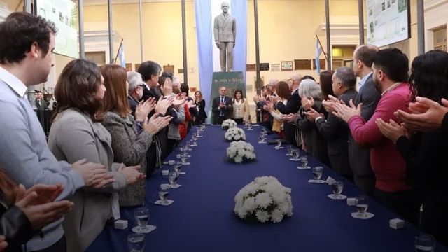 Tras el vencimiento de los mandatos de Sergio Pagani y Mercedes Leal, el Rectorado quedará provisoriamente en manos de Cristina Grunauer de Falú.