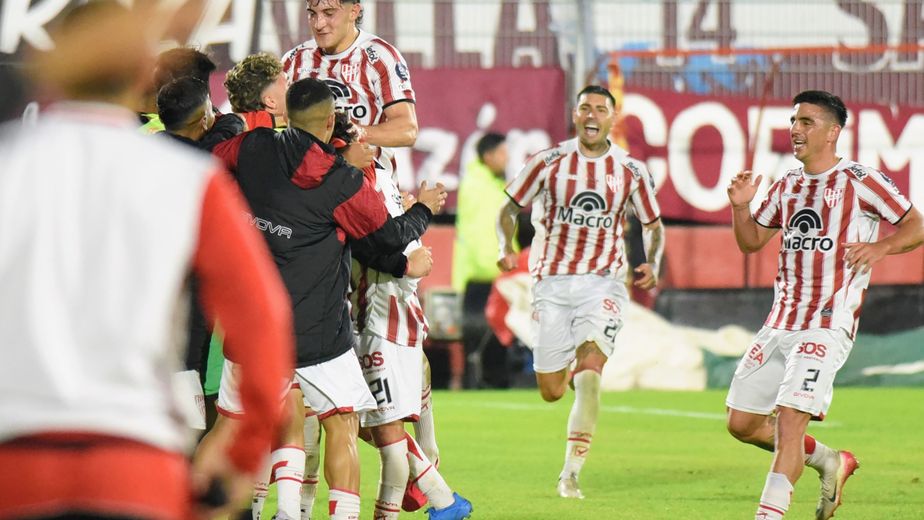 Instituto derrotó a Lanús con un golazo de Lázaro al final y avanzó a octavos de Copa Argentina