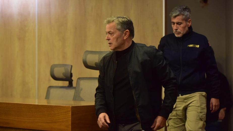 Crimen de Agostina: el posteo de Luis Juez contra el fiscal que generó polémica