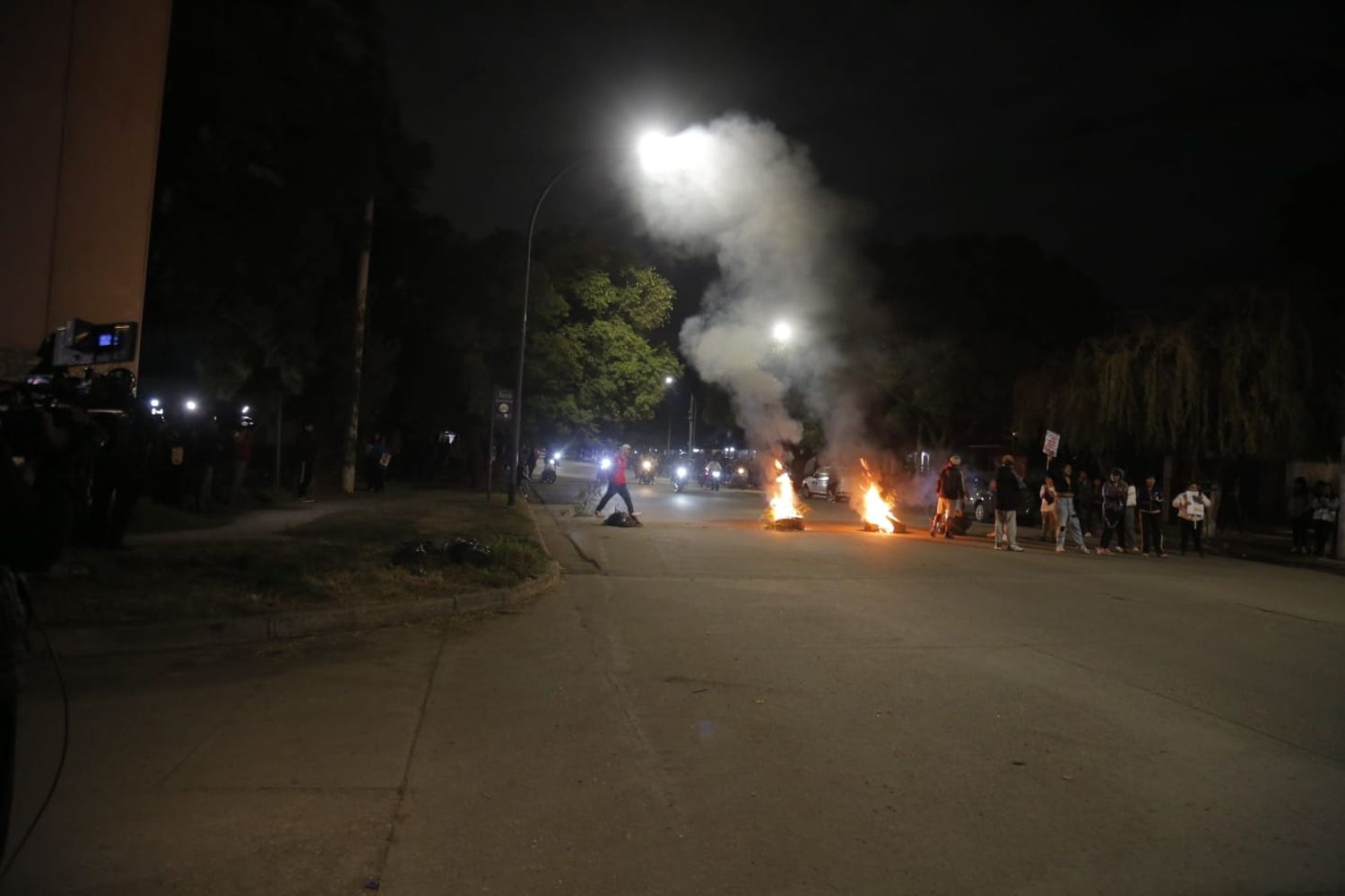 Las manifestaciones se extendieron hasta muy entradas la noche de este sábado.