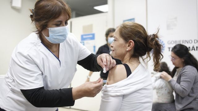 La atención de fin de semana busca facilitar el acceso a la inmunización para adultos mayores, embarazadas, pacientes con enfermedades de base y niños desde los seis meses.