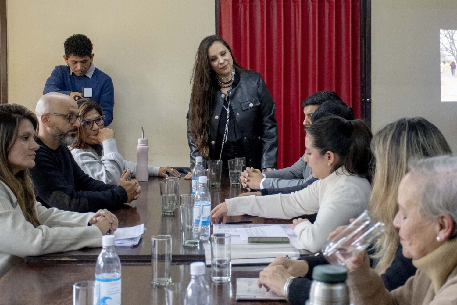 La coordinadora general de Gobierno del municipio capitalino, Nazarena Brandan, y la directora de Ferias, Rosa Sáenz, expusieron a los concejales los alcances del proyecto sobre las ferias minoristas en San Salvador de Jujuy.