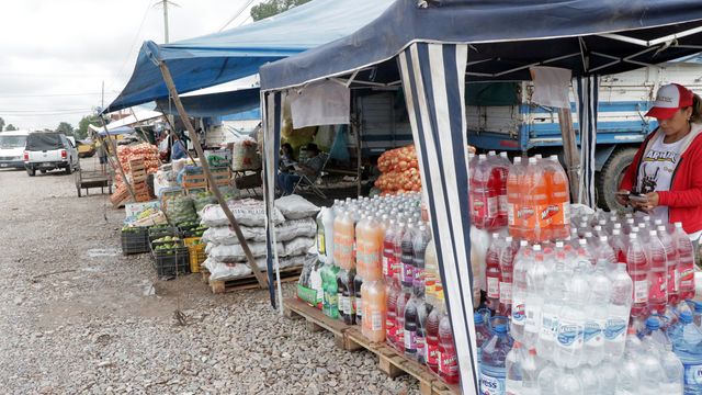 Funcionarias de la Municipalidad de San Salvador de Jujuy afirmaron que en las ferias de la economía social hay comerciantes mayoristas que “le quitan el lugar al que realmente necesita”.