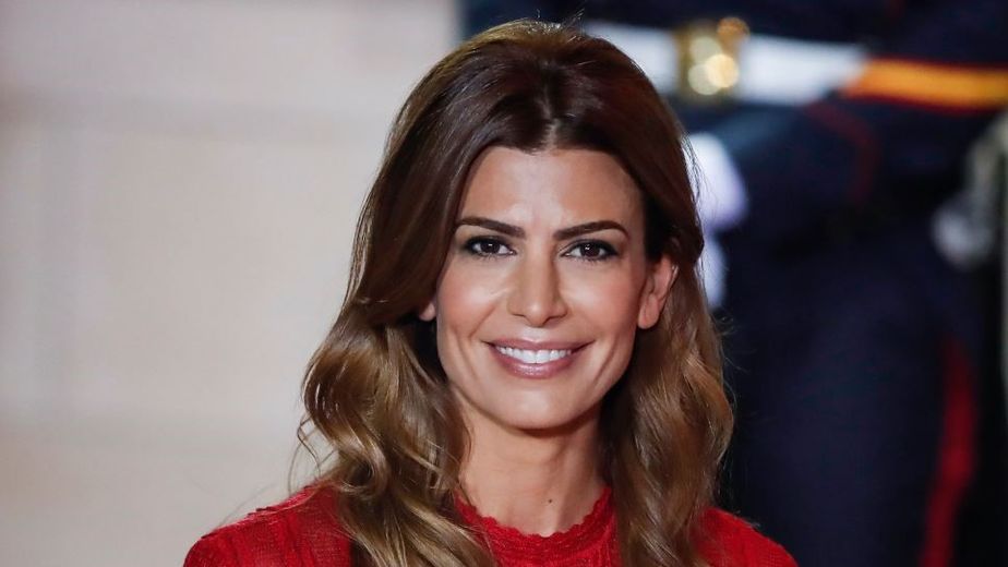 Juliana Awada sorprendió con un look total black de encaje y el accesorio Chanel se llevó todos los likes