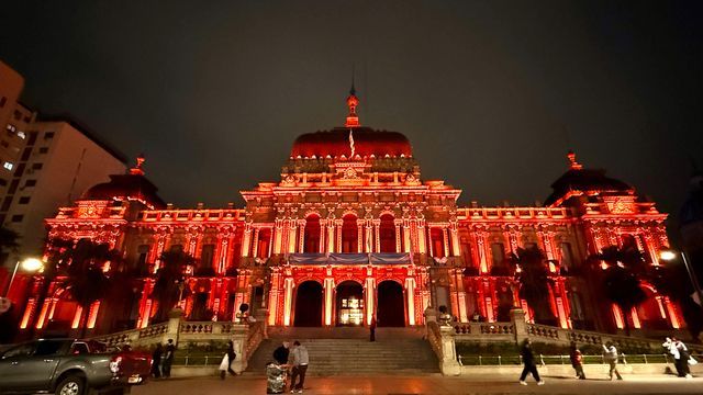 Con la iluminación de su fachada, Tucumán se integró a una iniciativa internacional que promueve información, empatía e inclusión.
