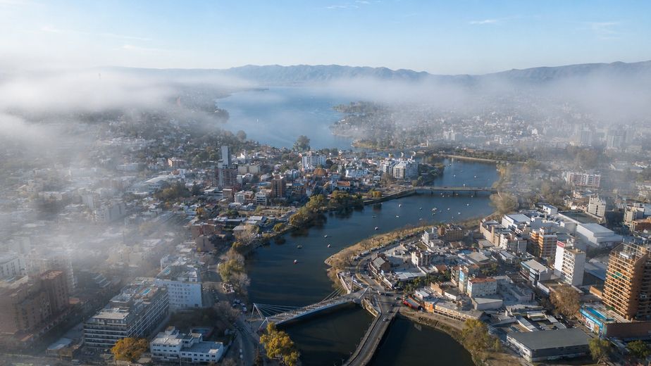 Lluvias y neblina para arrancar junio en Carlos Paz y Punilla
