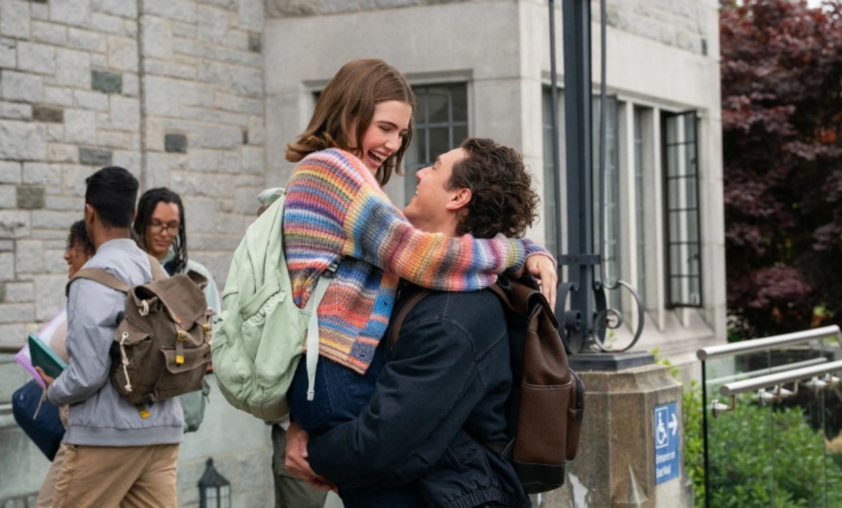 Escena de Off Campus.