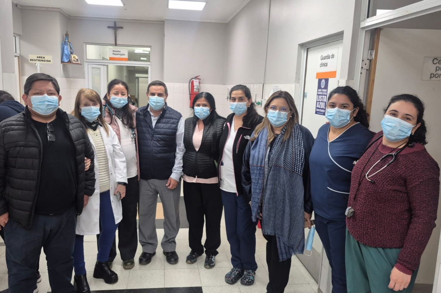 Medina Ruiz dialogó con médicos, enfermeros y equipos técnicos que se encontraban de guardia.