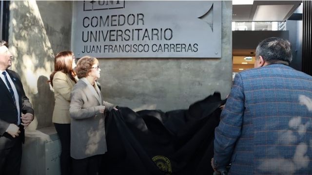 La ceremonia reunió a familiares, autoridades universitarias y representantes de la comunidad académica.