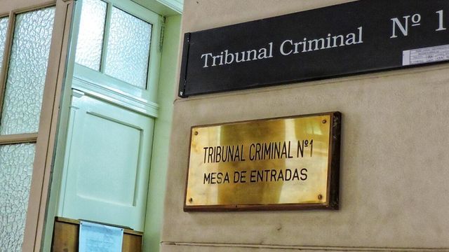 Condenan a 15 años a un hombre por violar en cementerios a su hijastra.