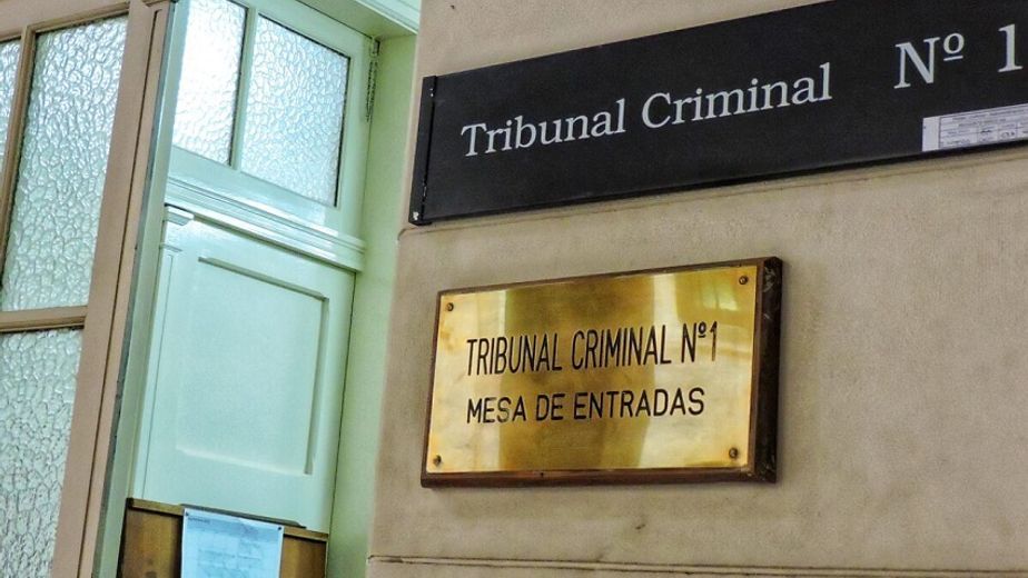 Condenan a 15 años a un hombre por violar en cementerios a su hijastra.