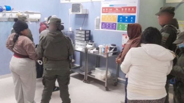 En un hospital tucumano se confirmó que un hombre y tres mujeres de diferentes edades y de nacionalidad boliviana, llevaban cápsulas con cocaína en los intestinos.