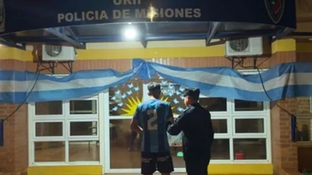 Detuvieron a un futbolista por agredir al árbitro tras un partido en Los Helechos.