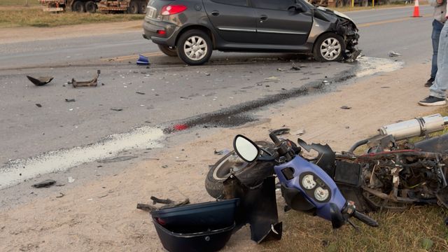 Tremendo accidente entre una motocicleta y un automóvil en Ruta Nacional 19 en Arroyito