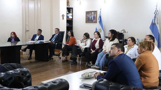 La Sala de Situación evaluó dengue, chikungunya, bronquiolitis, gripe y alertas internacionales como el ébola.