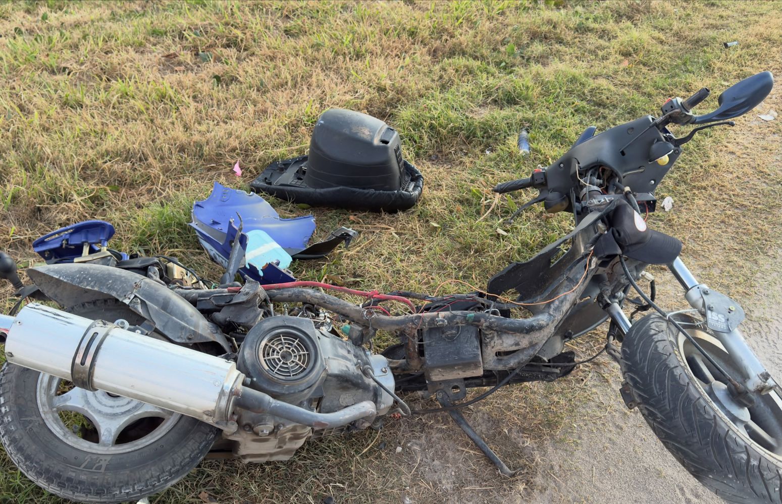 Tremendo accidente entre una motocicleta y un automóvil en Ruta Nacional 19 en Arroyito