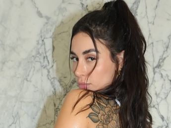 Cam Nair compartió sus trucos para una ducha detox: "Una baño de burbujas"