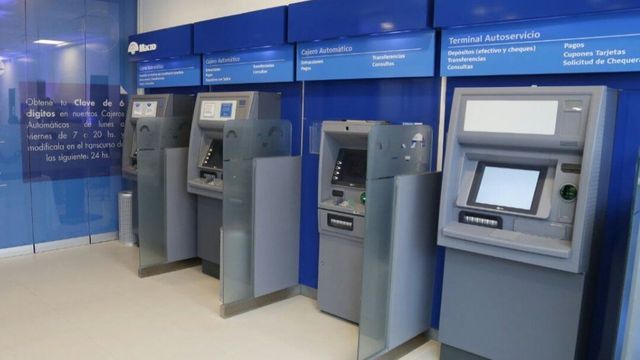 Ha comenzado a desarrollarse el calendario de acreditación de haberes a los empleados públicos de Jujuy, que gradualmente podrán retirar su dinero en los cajeros automáticos del agente financiero de la Provincia.