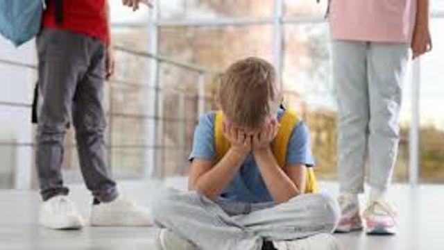 ciberbullying/niños y adolescentes. Fotos web.