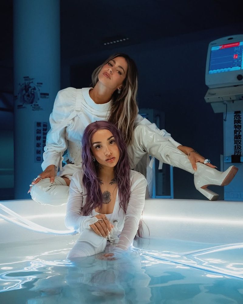 Las cantantes en el videoclip "Hasta que me enamoro".