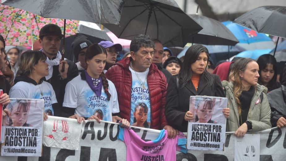 "No me van a quebrar": el desgarrador pedido del abuelo de Agostina Vega en la marcha de Ni Una Menos