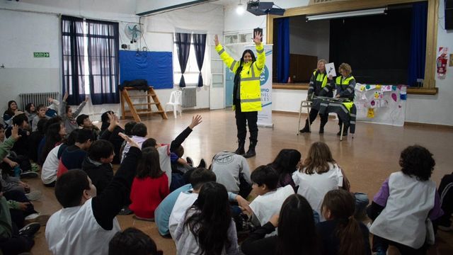 Charlas de educación vial en las escuelas de Coronel Rosales
