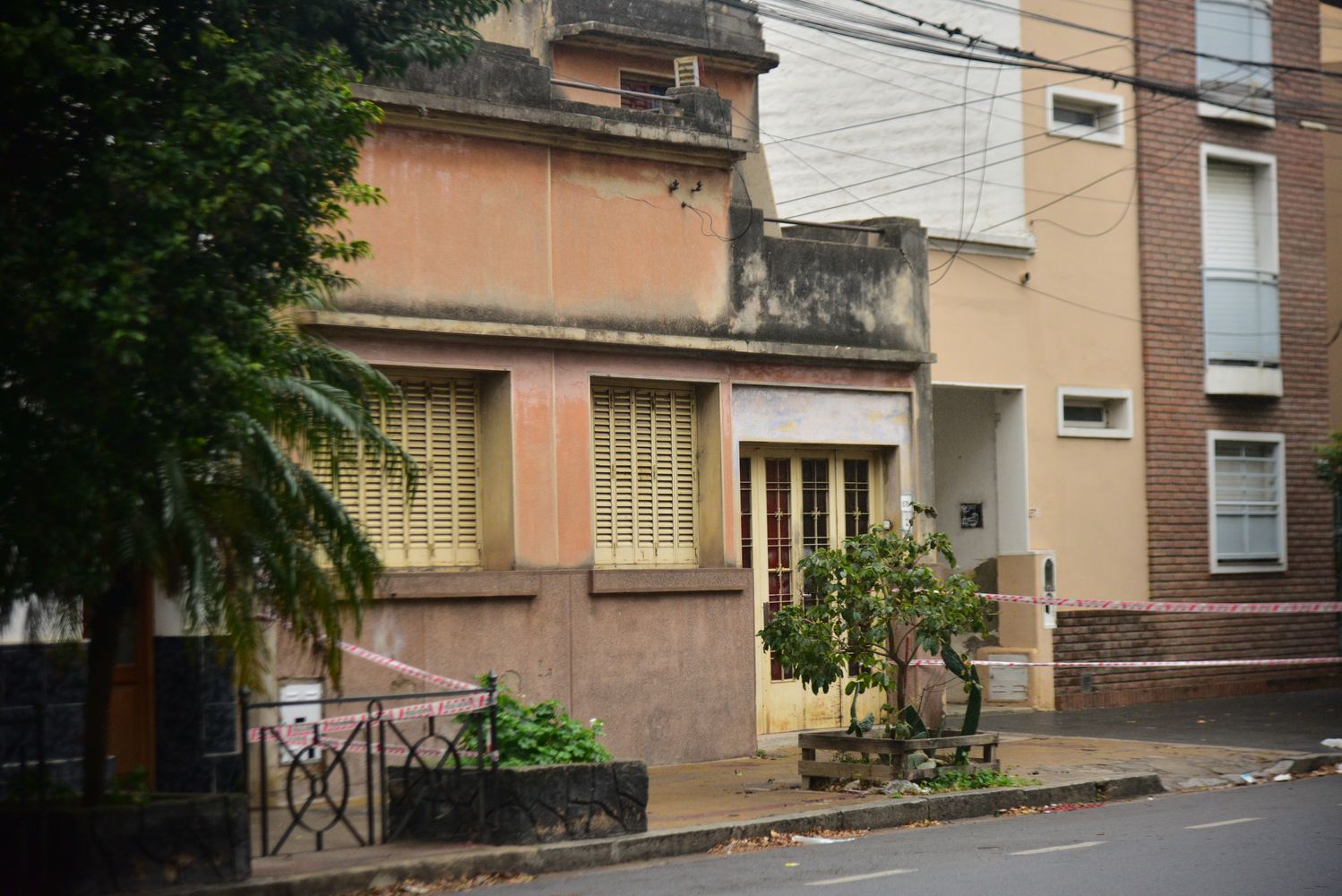 Allanamientos en la casa del detenido por el femicidio de Agostina Vega.