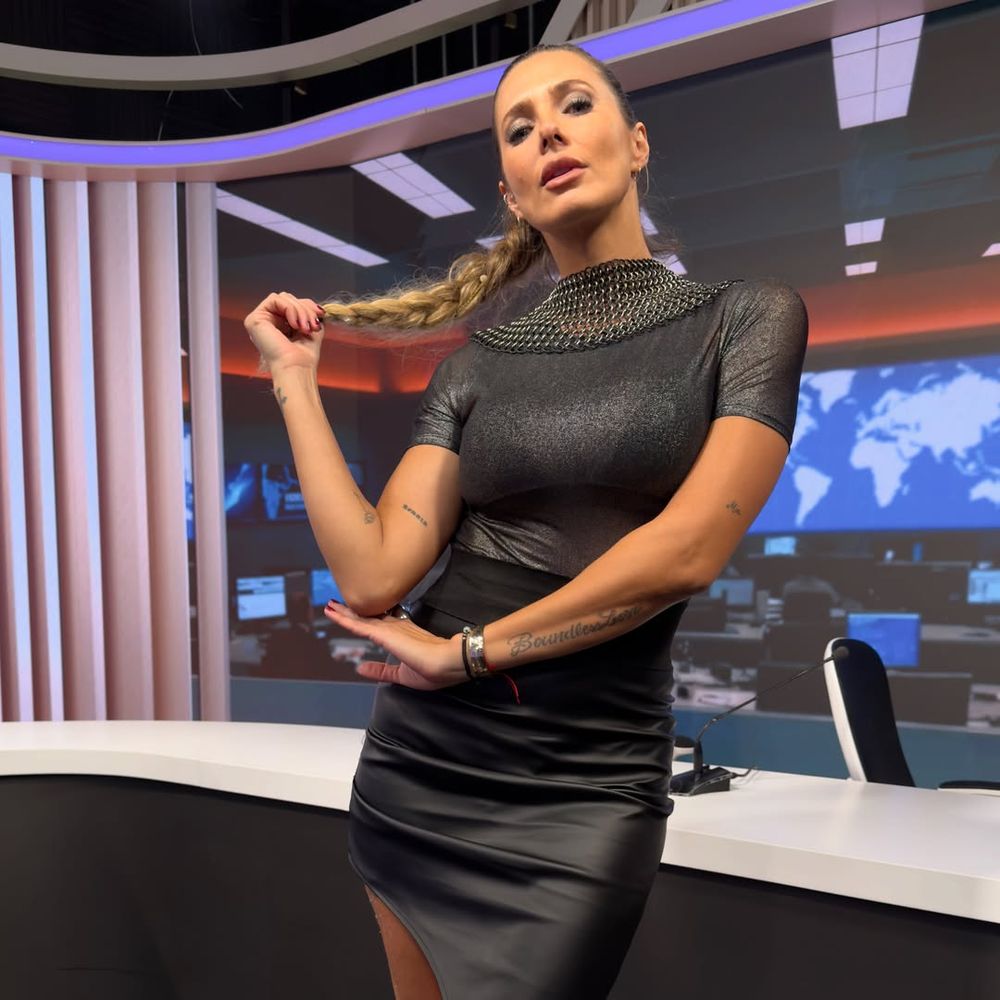 Tamara Bella sorprendió con un vestido corto con detalle de brillos y arrasó en Instagram