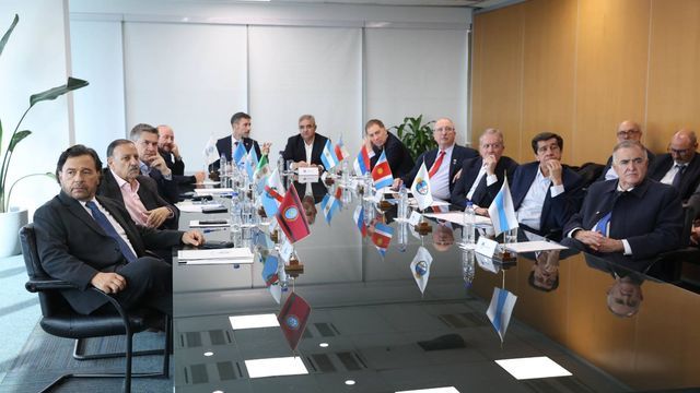 Gobernadores del NOA y NEA plantearon al ministro Diego Santilli una agenda de infraestructura energética, vial y gasífera.